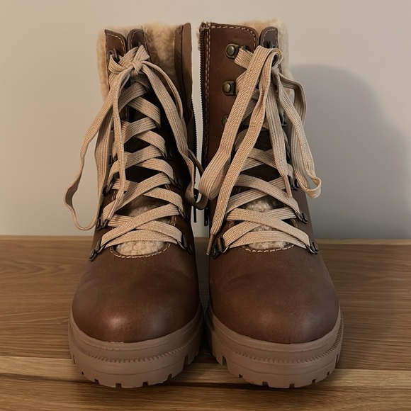 NWOT Fur Lined Leather Brown Heeled Chunky Platform Booties - Picture 3 of 6